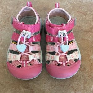 Little Girls Keens Size 9